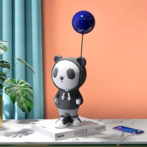 Tượng gấu panda cầm bóng