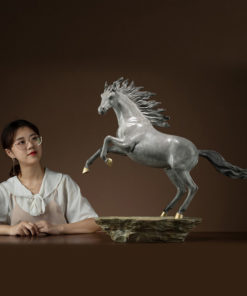 Tượng con ngựa tung vó