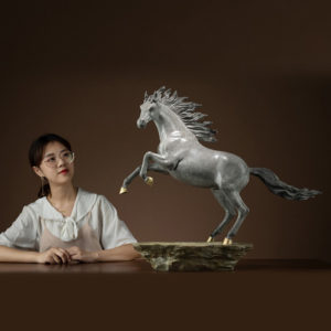 Tượng con ngựa tung vó