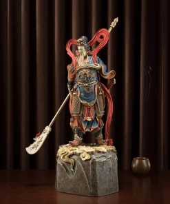 Tượng Quan Công vuốt râu