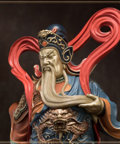 Tượng Quan Công vuốt râu