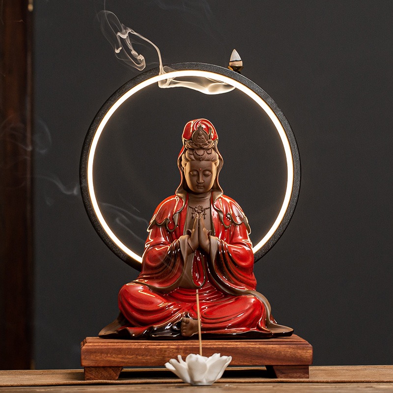 Thác khói trầm hương Quan Thế Âm trấn giữ bình an