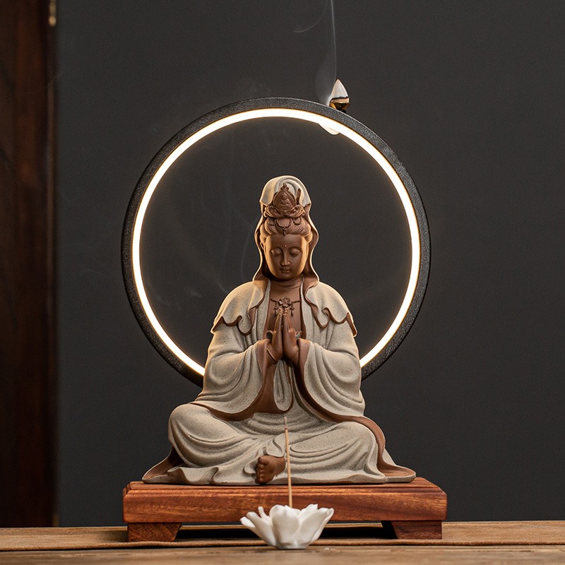 Thác khói trầm hương Quan Thế Âm trấn giữ bình an