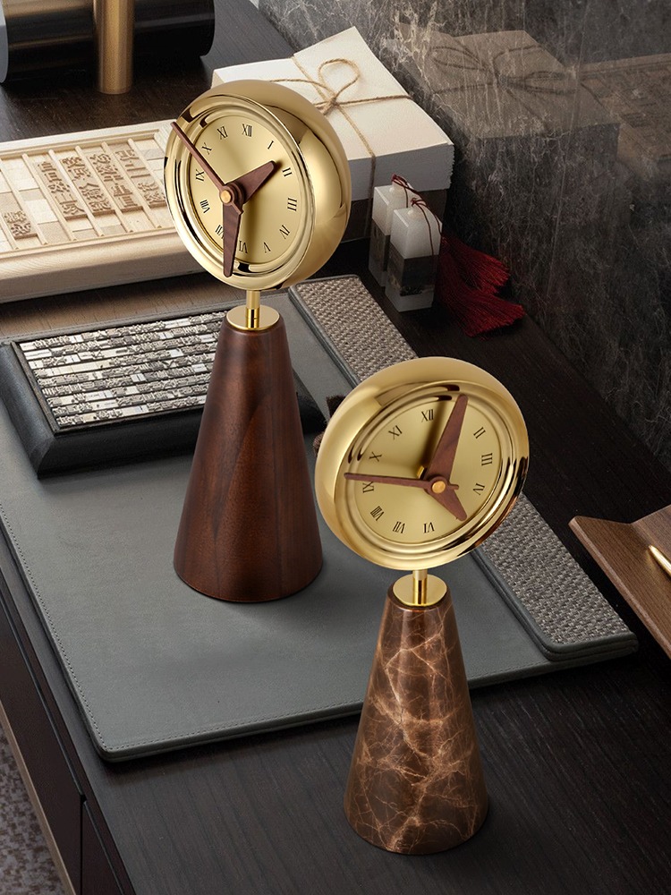 Đồng Hồ Gỗ Óc Chó Để Bàn Sáng Tạo