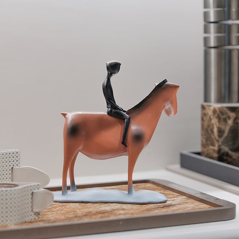 Mô Hình Người Lữ Hành Trên Lưng Ngựa