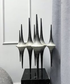 Mô Hình Nón Sắc Mảnh Trừu Tượng