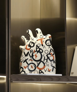 Tượng Bàn Tay Trừu Tượng