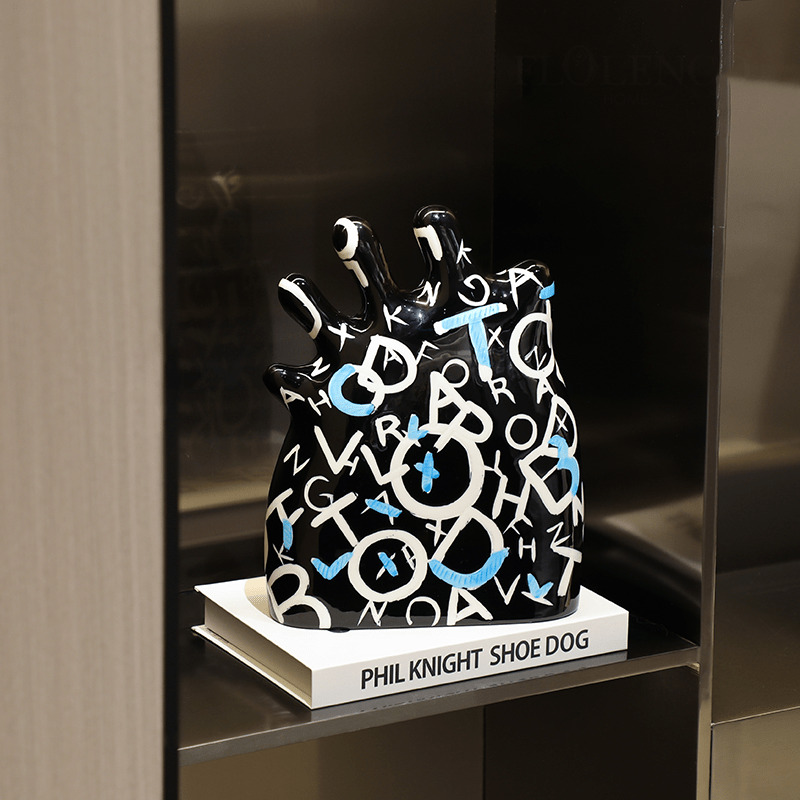 Tượng Bàn Tay Trừu Tượng