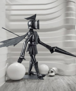 Tượng Chiến Binh Sắt Đứng Gác