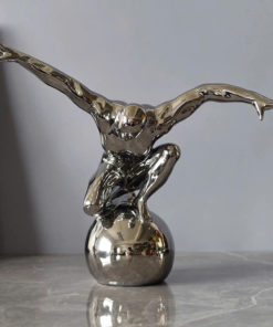 Tượng Chiến Binh Trên Đỉnh Cầu