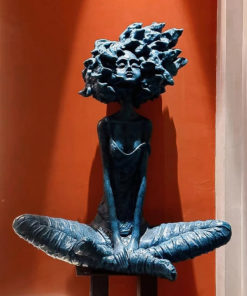 Tượng Cô Gái Làn Tóc Gió