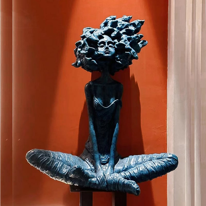 Tượng Cô Gái Làn Tóc Gió