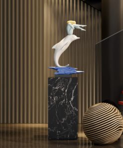 Tượng Cô Gái và Cá Heo