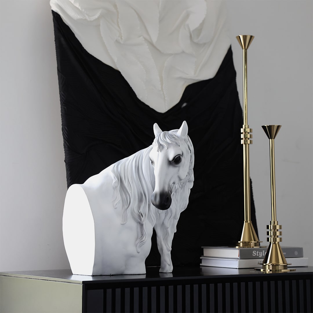 Tượng Đầu Ngựa Tĩnh Lặng