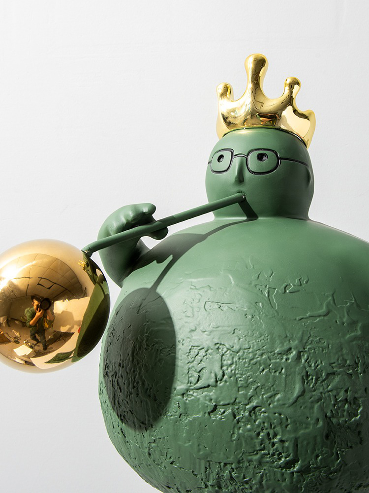 Tượng Vua Thổi Kèn Vui Nhộn