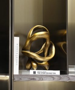 Tượng Điêu Khắc Bước Chân Vô Hình