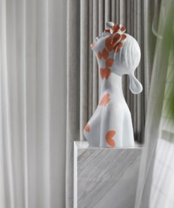 Tượng Điêu Khắc Hoa Trên Mặt Nghệ Thuật