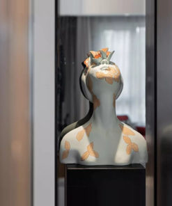 Tượng Điêu Khắc Hoa Trên Mặt Nghệ Thuật