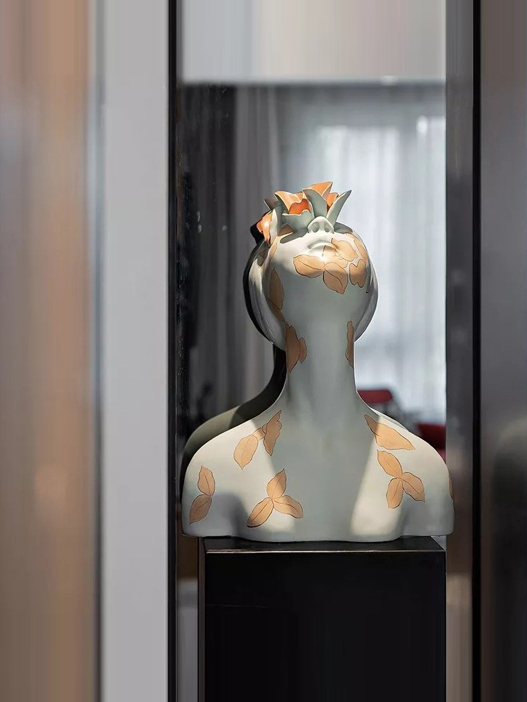 Tượng Điêu Khắc Hoa Trên Mặt Nghệ Thuật