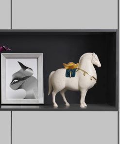 Tượng Ngựa Chở Kim Nguyên Bảo