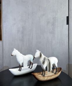 Tượng Ngựa Trắng Trừu Tượng