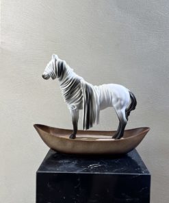 Tượng Ngựa Trắng Trừu Tượng