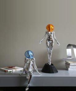 Tượng Nữ Thần Không Gian