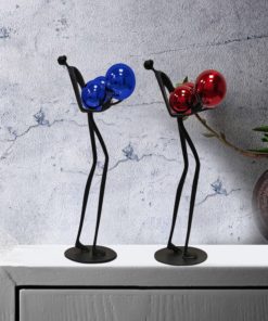 Tượng Ôm Ánh Sáng Trong Vòng Tay