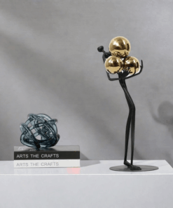 Tượng Ôm Ánh Sáng Trong Vòng Tay