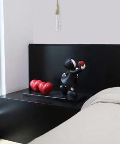 Tượng Người Bí Ẩn Tặng Trái Tim