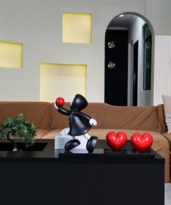 Tượng Người Bí Ẩn Tặng Trái Tim