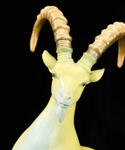 Tượng Dê Vàng Uy Phong Đỉnh Núi