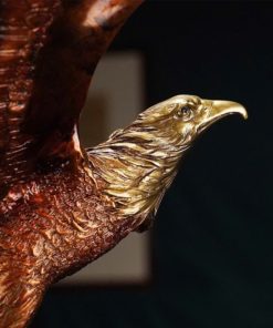 Tượng Đại Bàng Tung Cánh Giữa Sóng Gió