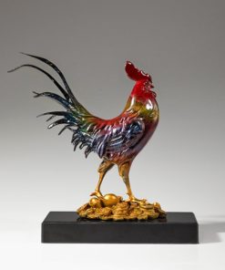 Tượng Gà Trống Đứng Trên Tiền Vàng