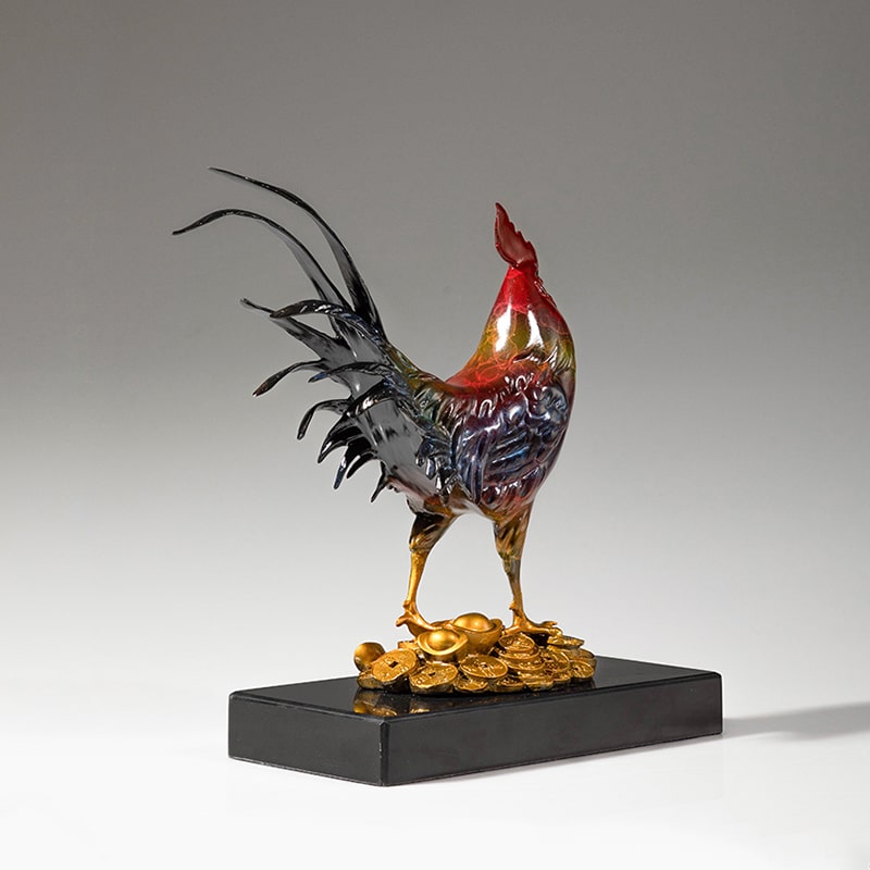 Tượng Gà Trống Đứng Trên Tiền Vàng