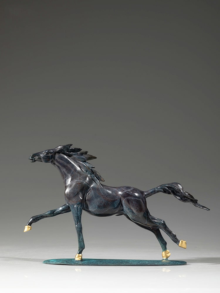 Tượng Hắc Mã Tung Vó