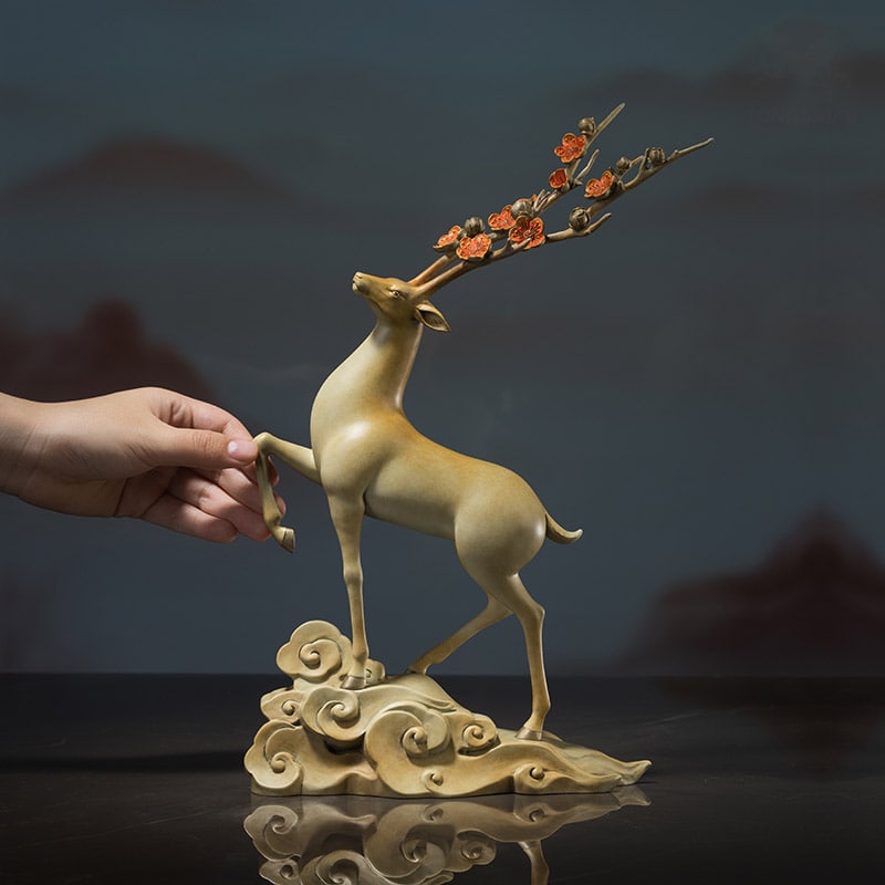 Tượng Hươu Vàng Uyển Chuyển