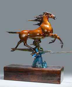 Tượng Ngựa Bay Lên Đỉnh Thành Công