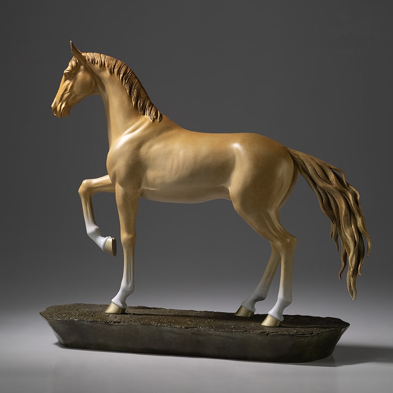 Tượng Ngựa Tự Tại Tiến Bước