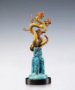 Tượng Rồng Đứng Uy Nghi Trên Sóng Nước